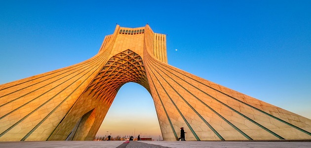 الغموض یلفه.. الطاقة والاستثمار أبرز بنود الاتفاق الإيراني الصيني