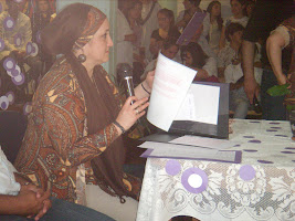 Sandra Gutiérrez Alvez, durante la lectura de poesía