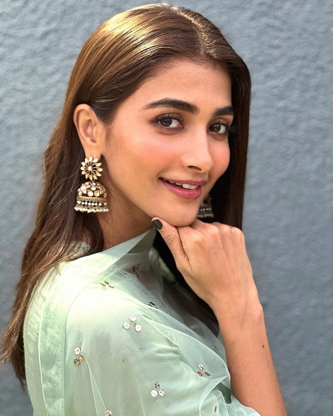 Pic Talk of the day: Actress Pooja Hegde Pretty Stills
