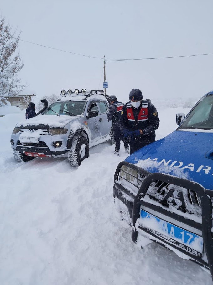 ​Bozkır'da Jandarma Ekipleri Yolda kalan hasta bebeği kurtardı.