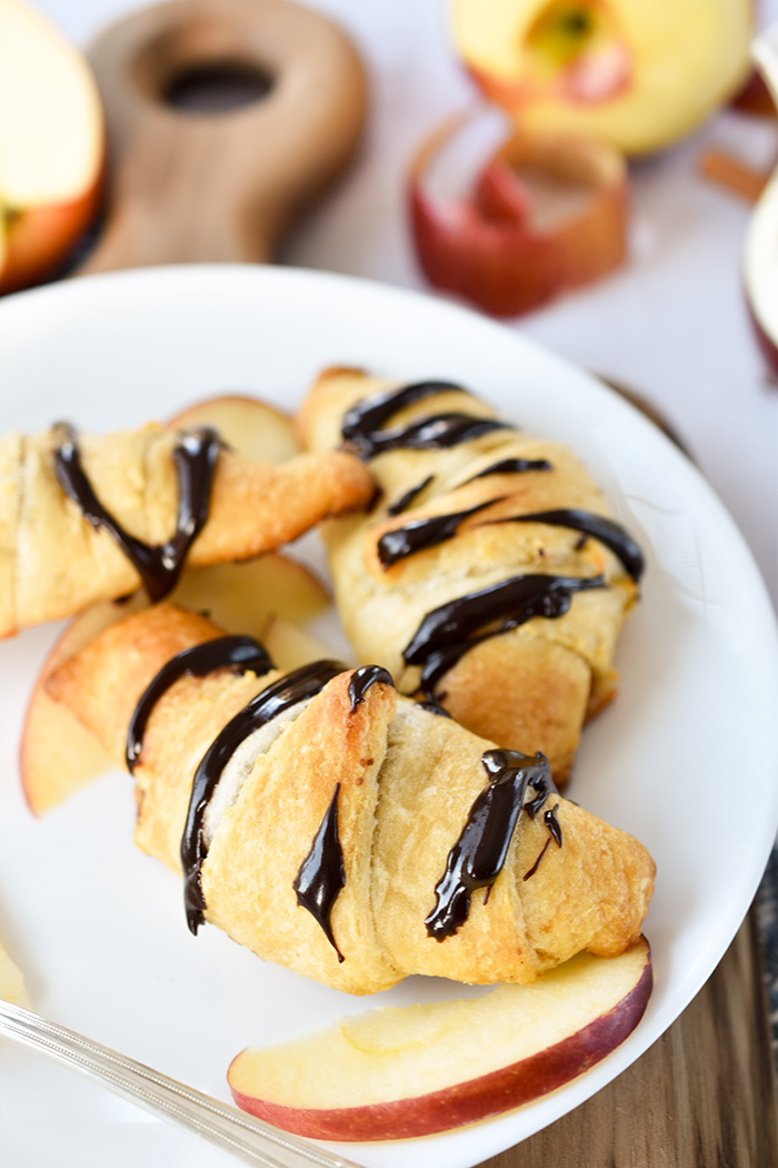 Fast & Easy Vegan Apple Cinnamon Crescent Rolls With Chocolate Glaze (Recipe)