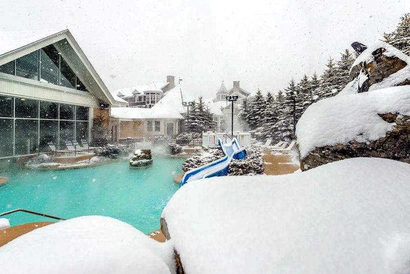 11 Heated Outdoor Pools Ideal for Winter Vacations