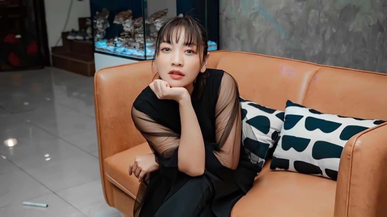 Akun Instagram Hesti Purwadinata & Luna Maya Diblokir Artis yang Sama, Siapa?