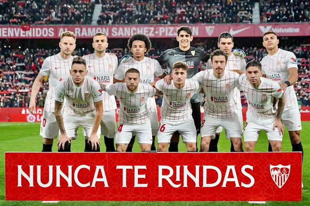 SEVILLA F. C. Temporada 2021-22. Ivan Rakitic, Joan Jordán, Jules Koundé, Bono, Karim Rekik, Diego Carlos. Lucas Ocampos, Papu Gómez, Iván Romero, Thomas Delaney, Gonzalo Montiel. SEVILLA F. C. 2 CLUB ATLÉTICO DE MADRID 1 Sábado 18/12/2021, 21:00 horas. Campeonato de Liga de 1ª División, jornada 18. Sevilla, estadio Ramón Sánchez Pizjuán