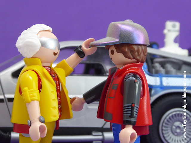 Playmobil Regreso al Futuro 2 Doc Brown y Marty Mc Fly colocando gorra iridiscente (tornasolada) (Playmobil - Back To The Future)