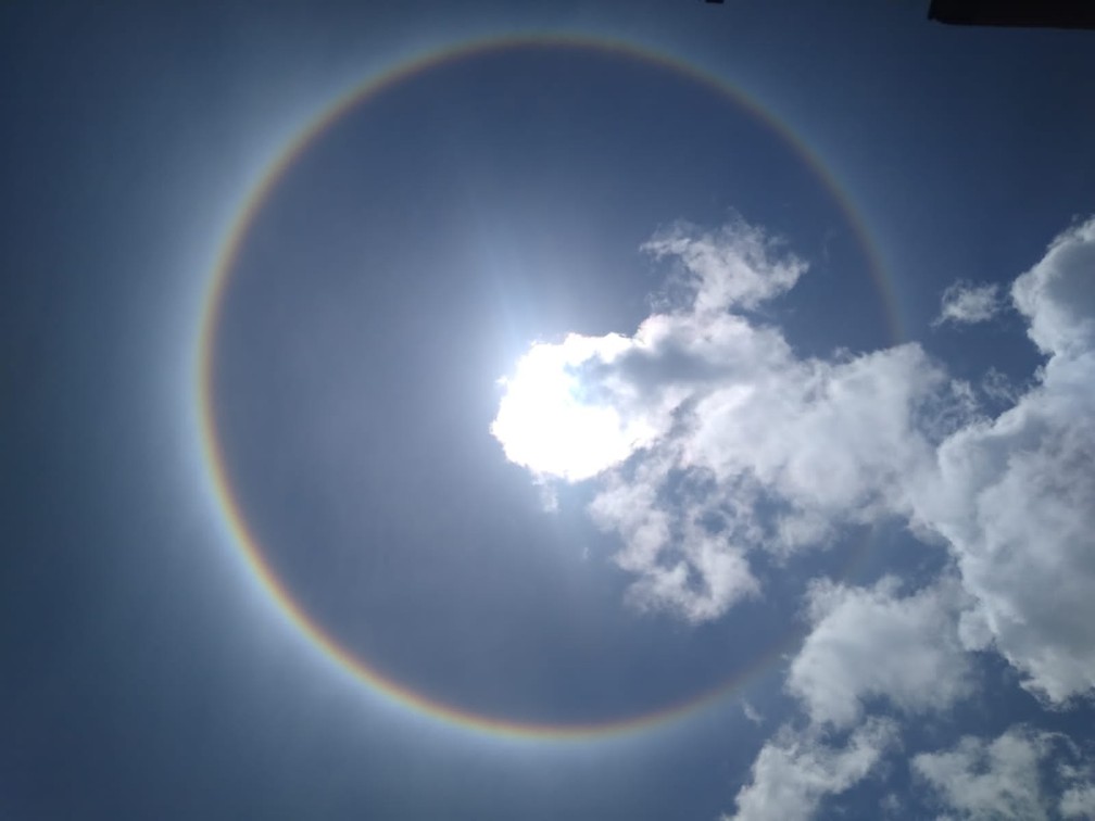 Halo Solar se forma em torno do sol no Recife; conheça o fenômeno