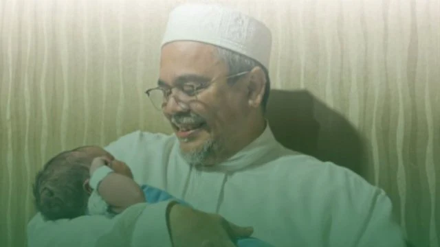 Habib Rizieq Kembali Jadi Ayah di Usia 59 Tahun, Umumkan Kelahiran Bayi Laki-laki dari Istri Muda