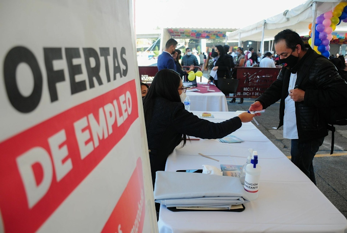 Al cierre de noviembre, el mercado laboral mexicano registró la tasa más baja de desempleo desde 2005, reveló el Instituto Nacional de Estadística y Geografía (Inegi). De acuerdo con la Encuesta Nacional de Ocupación y Empleo (ENOE), la población ocupada en el país aumentó en 444 mil 35 personas respecto de octubre. Como resultado, la tasa de desocupación pasó de 3.2 a 3 por ciento, dando como resultado, su nivel más bajo en los pasados 17 años. El aumento del número de personas ocupadas en el país durante el penúltimo mes del año estuvo impulsado por los empleos formales, que sumaron 322 mil 377 plazas, mientras los puestos informales fueron ocupados por 121 mil 658 personas, estimó la ENOE. Según datos del Inegi, el aumento de la ocupación durante noviembre estuvo liderado por las mujeres, pues pasaron de 23.6 millones a 23.9 millones de octubre a noviembre del presente año, lo que representó un aumento de 268 mil 375 mujeres, mientras las plazas de los var