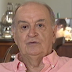  Ο ΣΚΗΝΟΘΕΤΗΣ ΚΩΣΤΑΣ ΛΥΧΝΑΡΑΣ ΣΤΗΝ ΓΕΙΤΟΝΙΑ ΤΩΝ ΚΑΛΛΙΤΕΧΝΩΝ ΤΟΥ ΟΥΡΑΝΟΥ''..