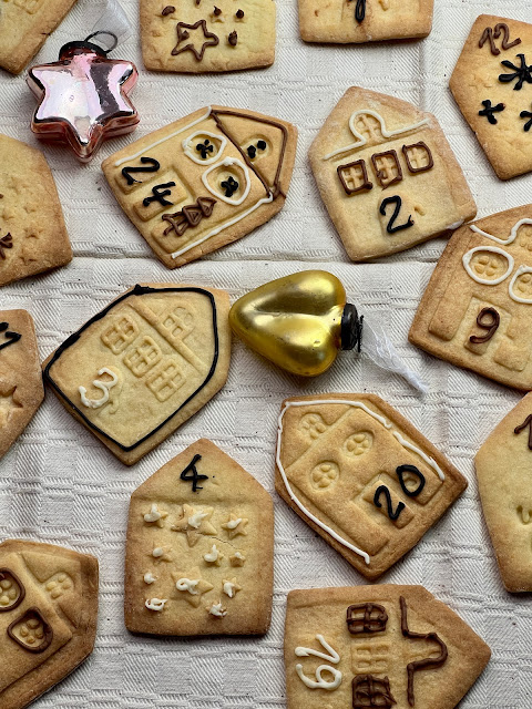 Adventskalender aus Butterkeksen zum komplett aufessen