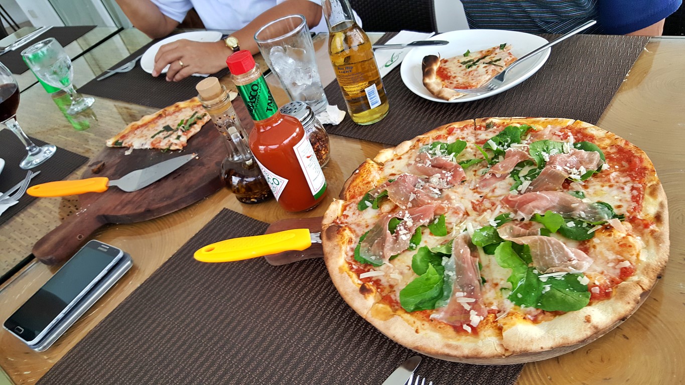 pizza at Pasqualino's Restorante Italiano, Sta. Rita, Samar