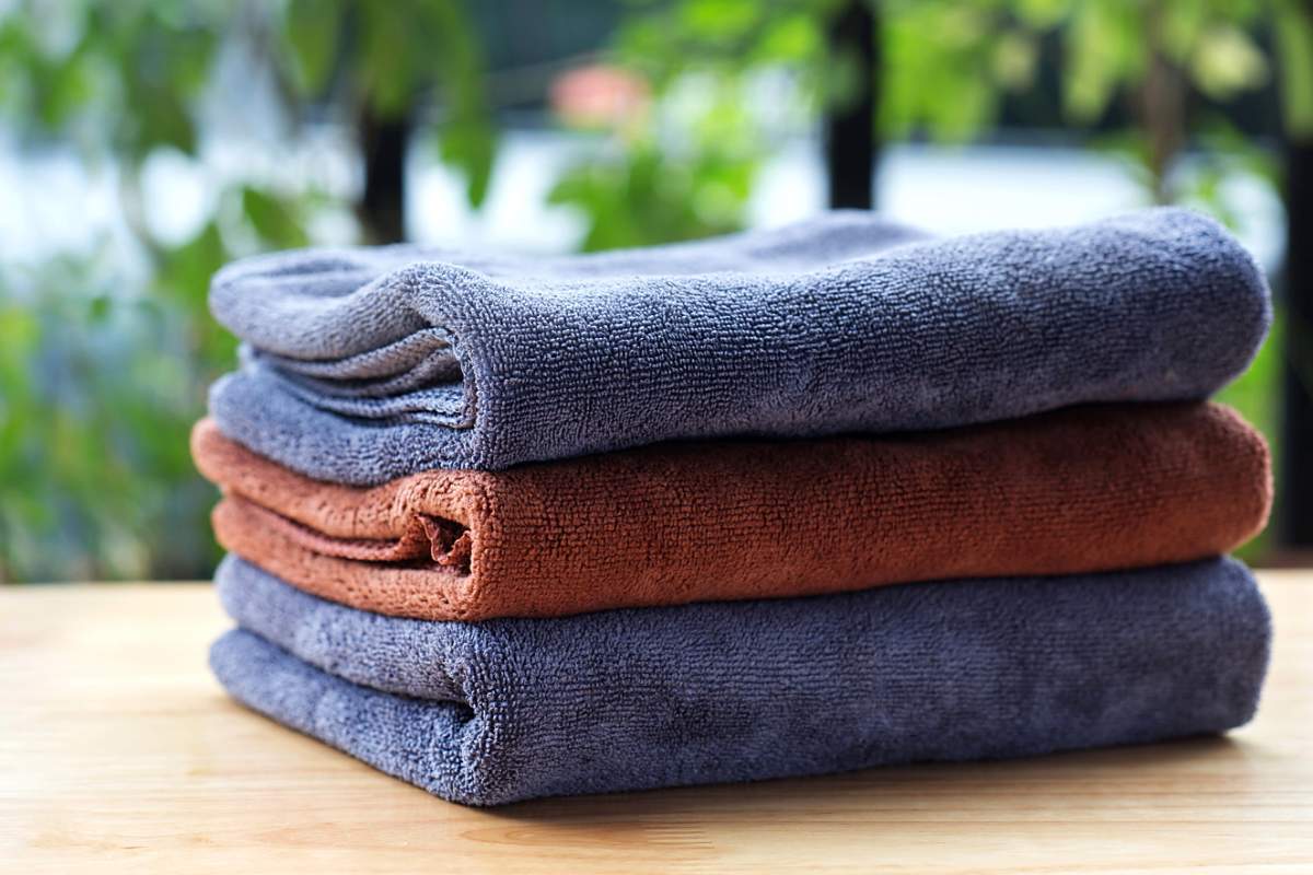 When choosing a microfiber cloth, look for one that is high in density and does not produce too much lint.