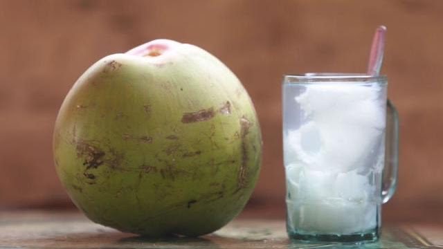 4 Manfaat Minum Air Kelapa Setiap Hari, Nomor 3 Bikin Melongo