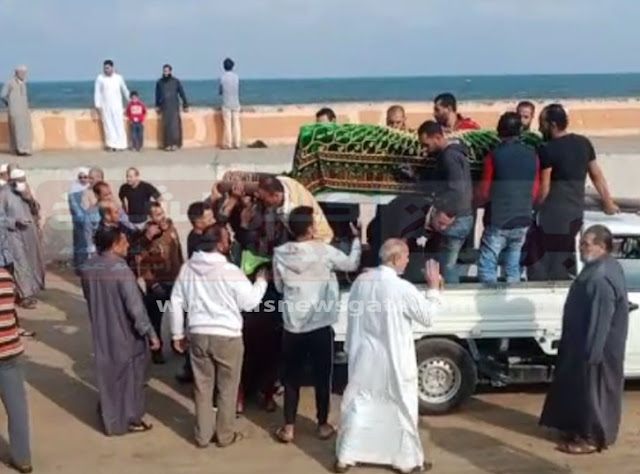 بعد بحث اسبوعين..برج البرلس تشيع جنازة صياد غارق في ليبيا - فيديو وصور