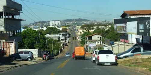 Semáforos sem sincronização deixam o trânsito lento na Avenida Mangalô