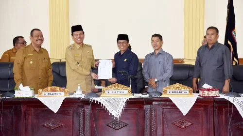 Genius dan Mardison Kompak Sampaikan LKPJ Kepala Daerah Kota Pariaman TA 2022 di DPRD Kota Pariaman