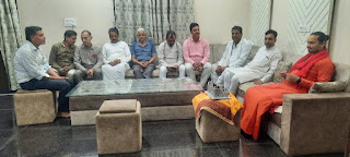 शिवपुराण कथा वाचक श्री श्री 1008 श्री आचार्य श्री देवव्रत जी महाराज का देव पैलेस में किया भाजपा नेता गुर्जर ने स्वागत सत्कार, लिया आशीर्वाद।