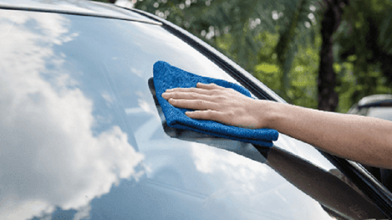 Cara mencuci dan membersihkan kaca luar mobil yang baik dan benar