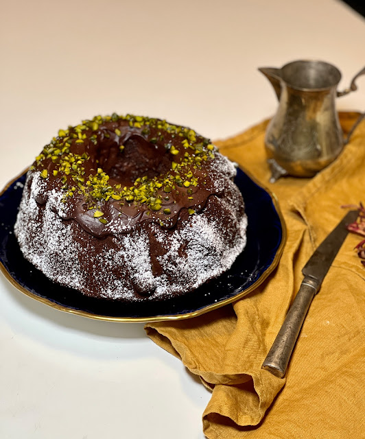 Gugelhupf mit Schokolade, Birnen, Walnüssen und Likör