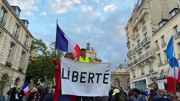 Les non-vaccinés ne sont pas prêts à se laisser « emmerder » par Macron