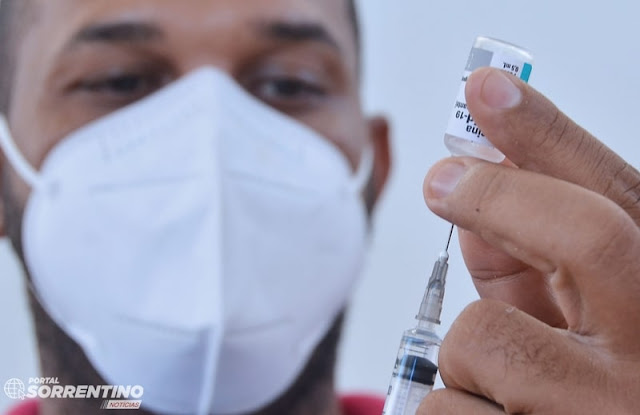 João Pessoa começa a vacinar adolescentes a partir de 15 anos, e antecipa segunda dose