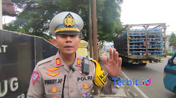 Urai Kemacetan di Cicurug, Satlantas Polres Sukabumi Terapkan One Way Sepenggal