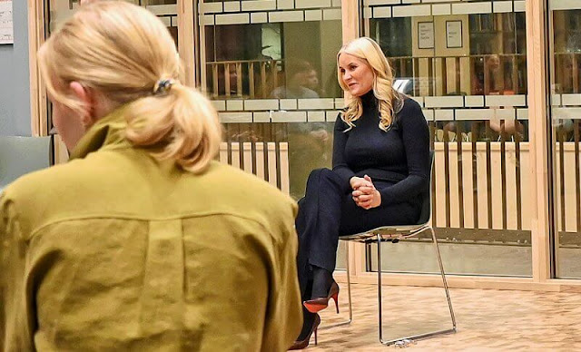 Crown Princess Mette-Marit met with all the girls in the choir and Chief Director Hege Eikens Randen and Artistic Director Sundal-Ask