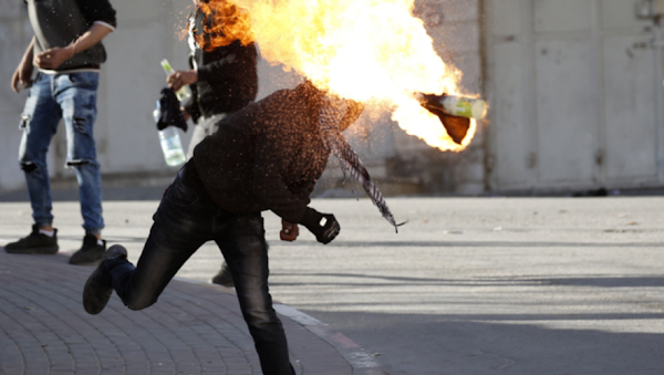 Nice (06) : Des Voyous Tentent De Brûler Des Policiers Au Cocktail Molotov