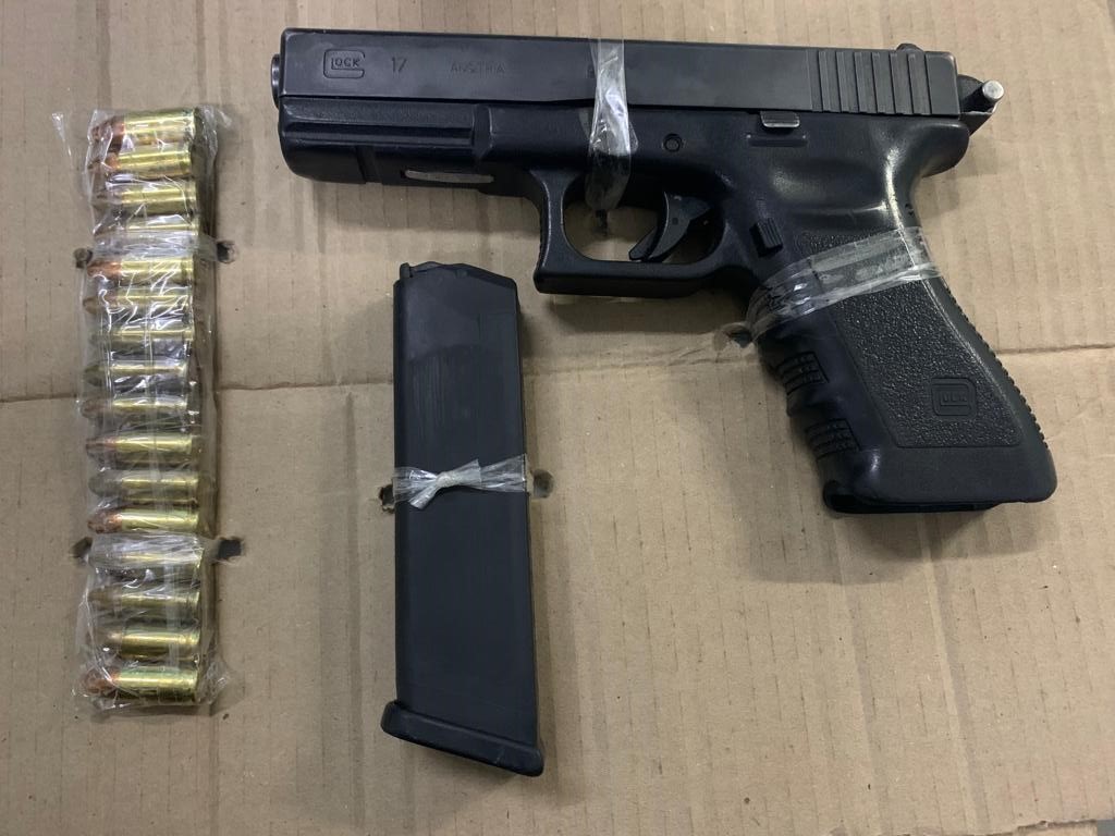 https://www.notasrosas.com/Con una pistola 9 milímetros, un proveedor y 16 cartuchos fue capturado ciudadano en Maicao