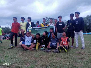 Turnamen FourpeoFootball Tim sepakbola Gunung Raja mendapatkan Juara 3