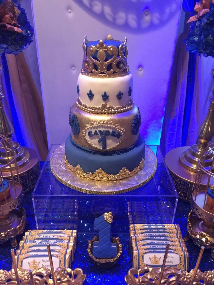 crown birthday cake