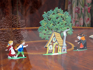 Brothers Grimm; Centerpieces; Centre de table; Fairy Tales; Folk Tales; Gingerbread House; Halloween Flats; Halloween Novelties; Halloween Novelty Toy; Hans Christian Anderson; Hansel & Gretel; Scully & Scully; Scully And Scully; Small Scale World; smallscaleworld.blogspot.com; Table Centrepiece; Wicked Witch;