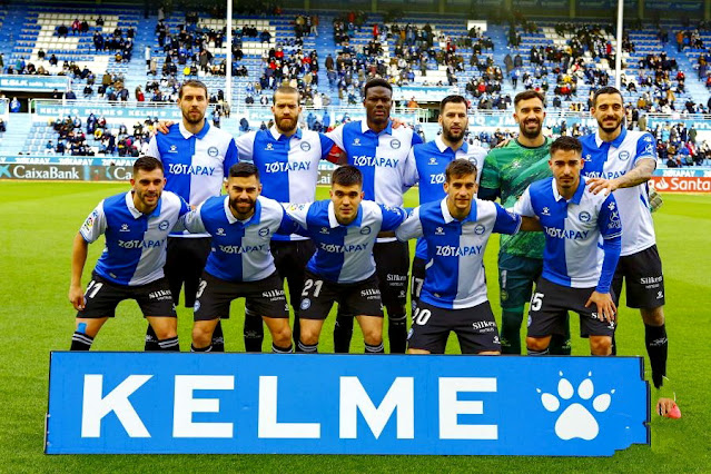 DEPORTIVO ALAVÉS. Temporada 2021-22. Lejeune, Laguardia, Loum, Edgar Méndez, Pacheco, Joselu. Rioja, Rubén Duarte, Martín Aguirregabiria, Pere Pons, Antonio Moya. DEPORTIVO ALAVÉS 1 REAL CLUB CELTA DE VIGO 2. Sábado 27/11/2021, 14:00 horas. Campeonato de Liga de 1ª División, jornada 15. Vitoria, Álava, estadio de Mendizorroza: 10.093 espectadores. GOLES: 0-1: 11’, Santi Mina. 1-1: 21’, Joselu. 1-2: 70’, Iago Aspas.