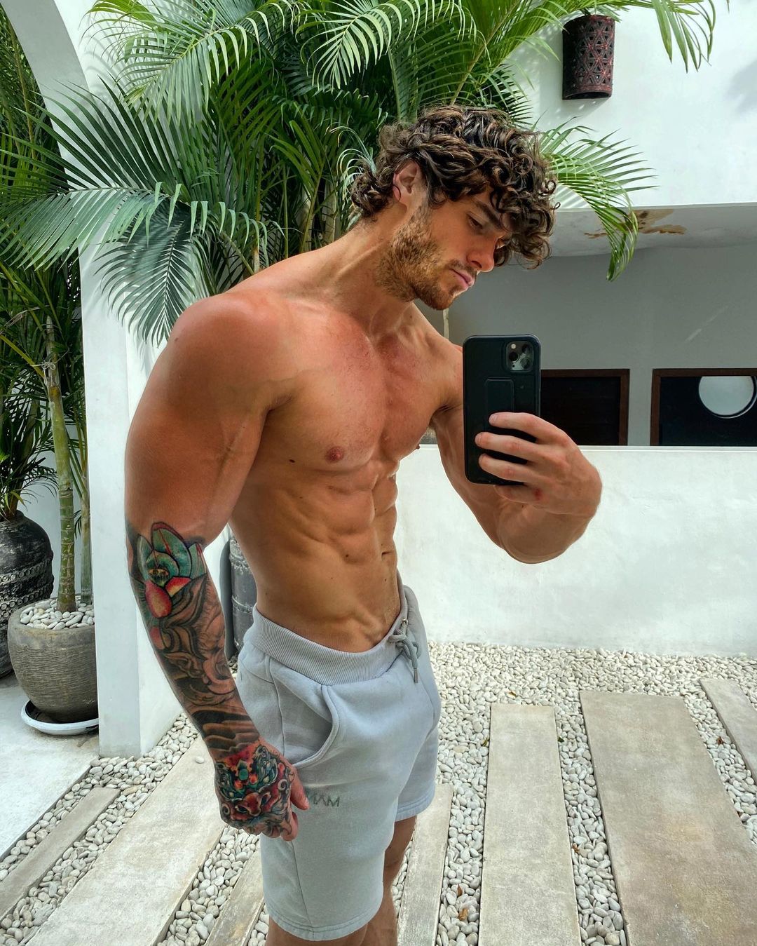 sexy-men-curly-hair-flexing-big-biceps-owen harrison-tattoo-selfie