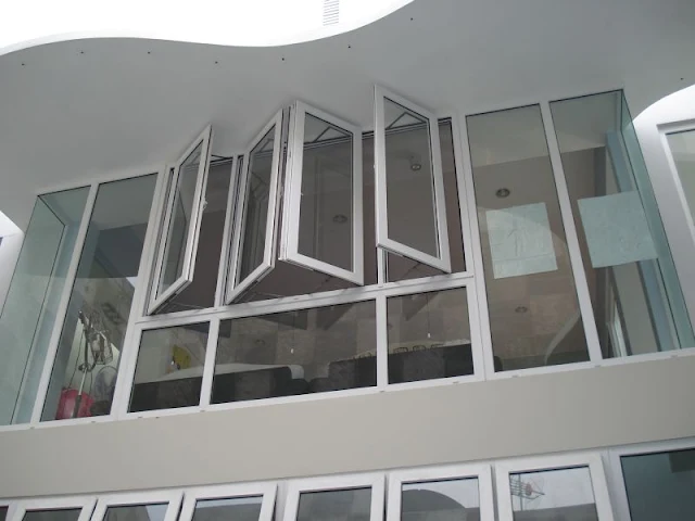 Jendela Casement dan Kaca Mati uPVC Warna Putih