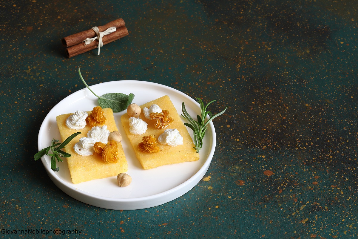 Crostoni di polenta con mousse di zucca e robiola