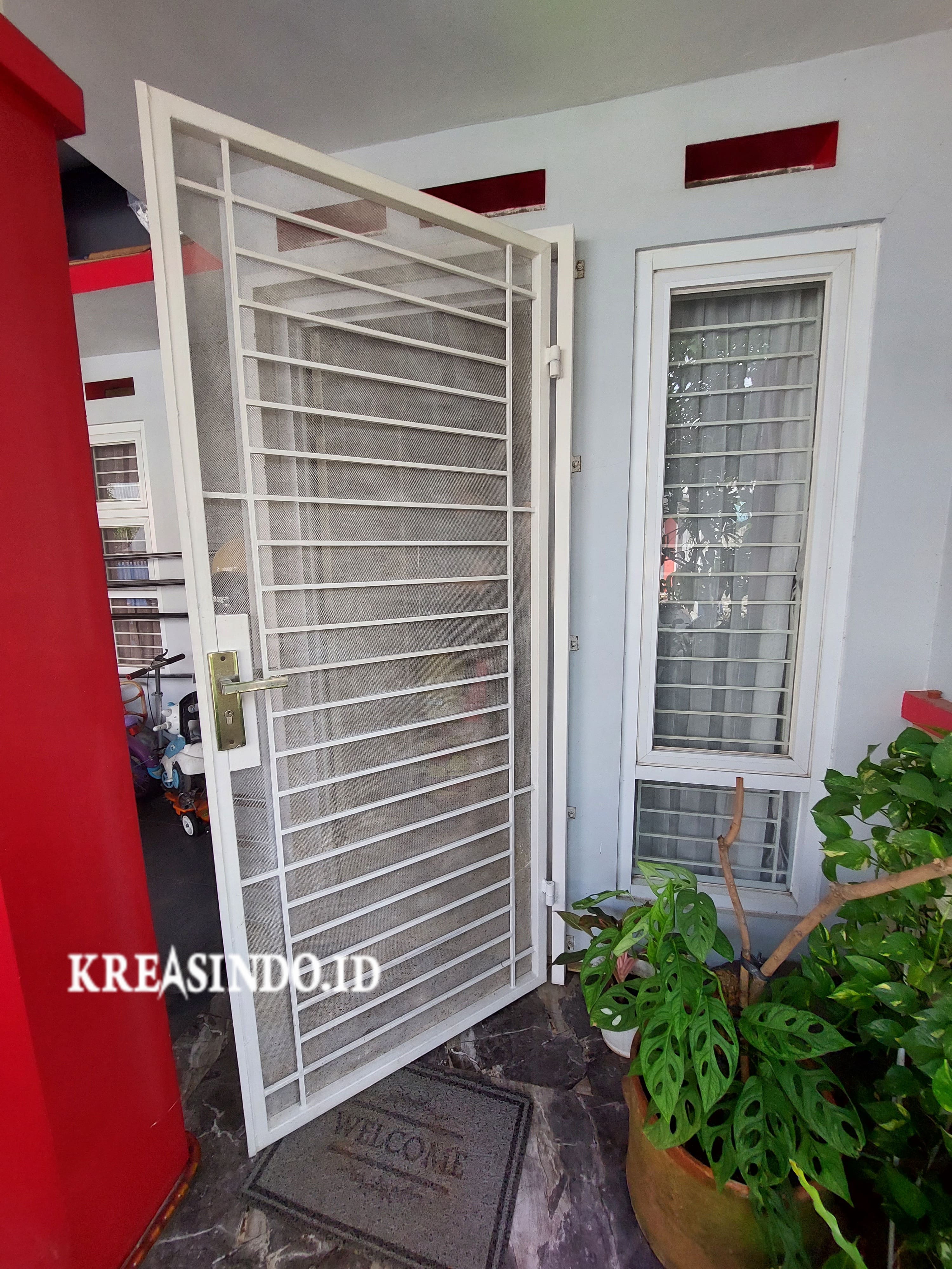 Merubah Pintu Kawat Nyamuk Besi Dari Swing Jadi Dorong di Rumah Bpk Syaiful di Jatisampurna Bekasi