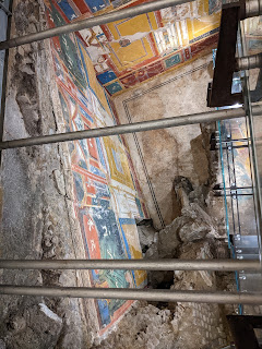 The dining room (triclinium) of MAR Villa Romana (Positano).