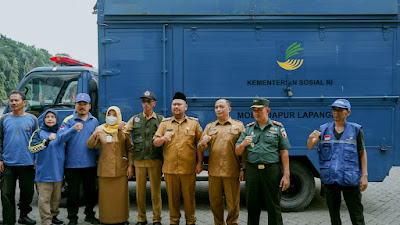 Bupati Yani Lepas Keberangkatan Bantuan Dan Kunjungi Korban Luka Gempa Bawean