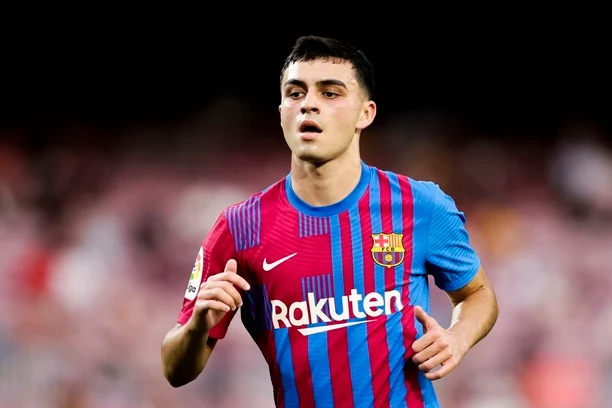 Pedri agrees to a one-billion-euro release clause in his Barcelona contract.