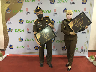  Kejari ATim  Terima   Penghargaan Terbesar II  DJKN Aceh Awards