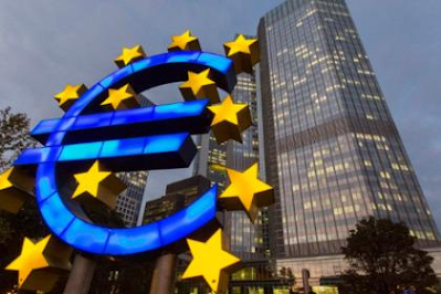 Euro Falls Even though ECB Signals Acceleration of Stimulus Reduction