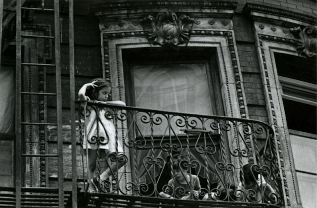 Fascinating Black and White Pictures of New York Street Life in the ...
