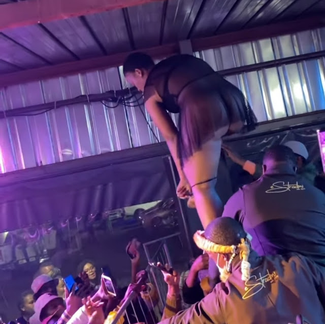 Pantless dancer, Zodwa Wabantu pulls off her underwear on stage to give her fans a show