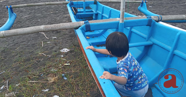 Bermain di atas Kapal Nelayan