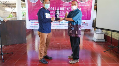 SMSI Berikan Penghargaan Kepada Bupati Lombok Timur