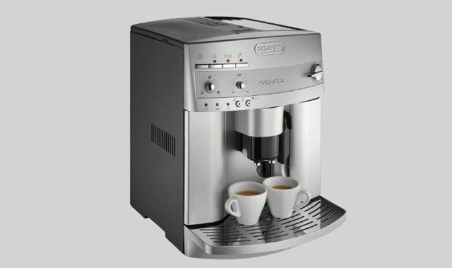 ماكينة قهوة مع مطحنة