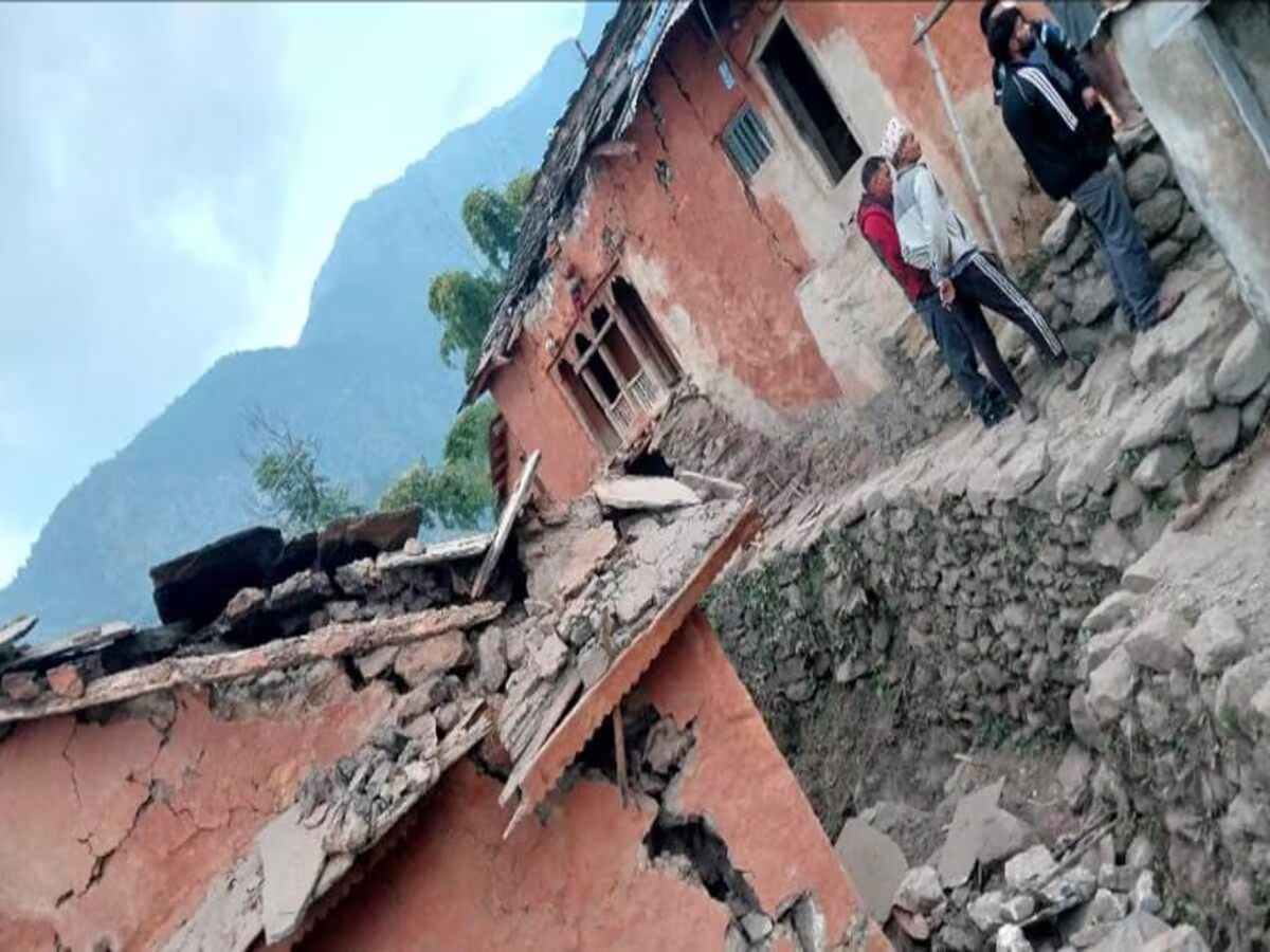 Earthquake in Nepal: -भूकंप से नेपाल में भारी तबाही, अब तक 157 लोगों की मौत, बढ़ सकती है मरने वालों की संख्या.