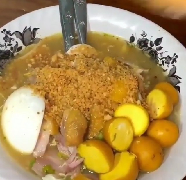 Tempat Makan Keluarga di Surabaya - Soto Ayam