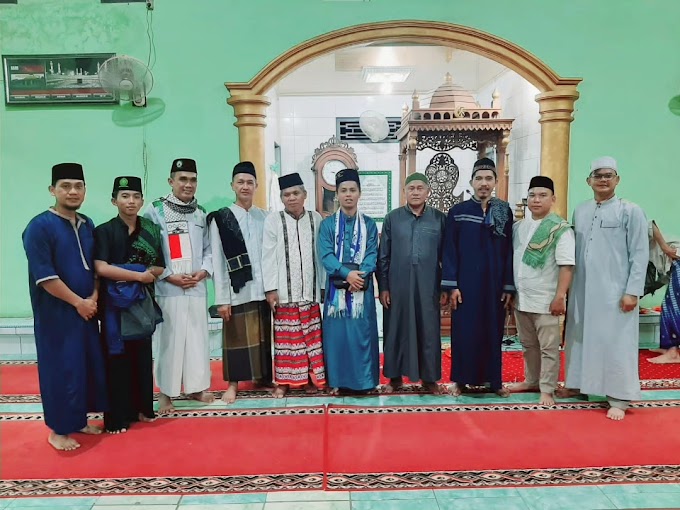 Jum'at, 29 Maret 2024 Malam Peringatan Nuzulul Qur'an 1445 H Tahun 2024 di Masjid Nurul Akbar kelurahan Sukaraja kegiatan Sholat Tarawih Berjamaah dan Acara dilanjutkan dengan mendengarkan tausiah yang diisi oleh Ustadz Bily dari Pondok Pesantren Darussalam Cambai. Hadir dalam acara tersebut Lurah Sukaraja Bapak Andriansyah, S.Sos, Rw, Rt dan Para Jamaah.